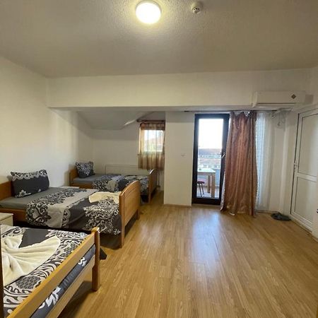 Ela Hostel Prizren Bagian luar foto